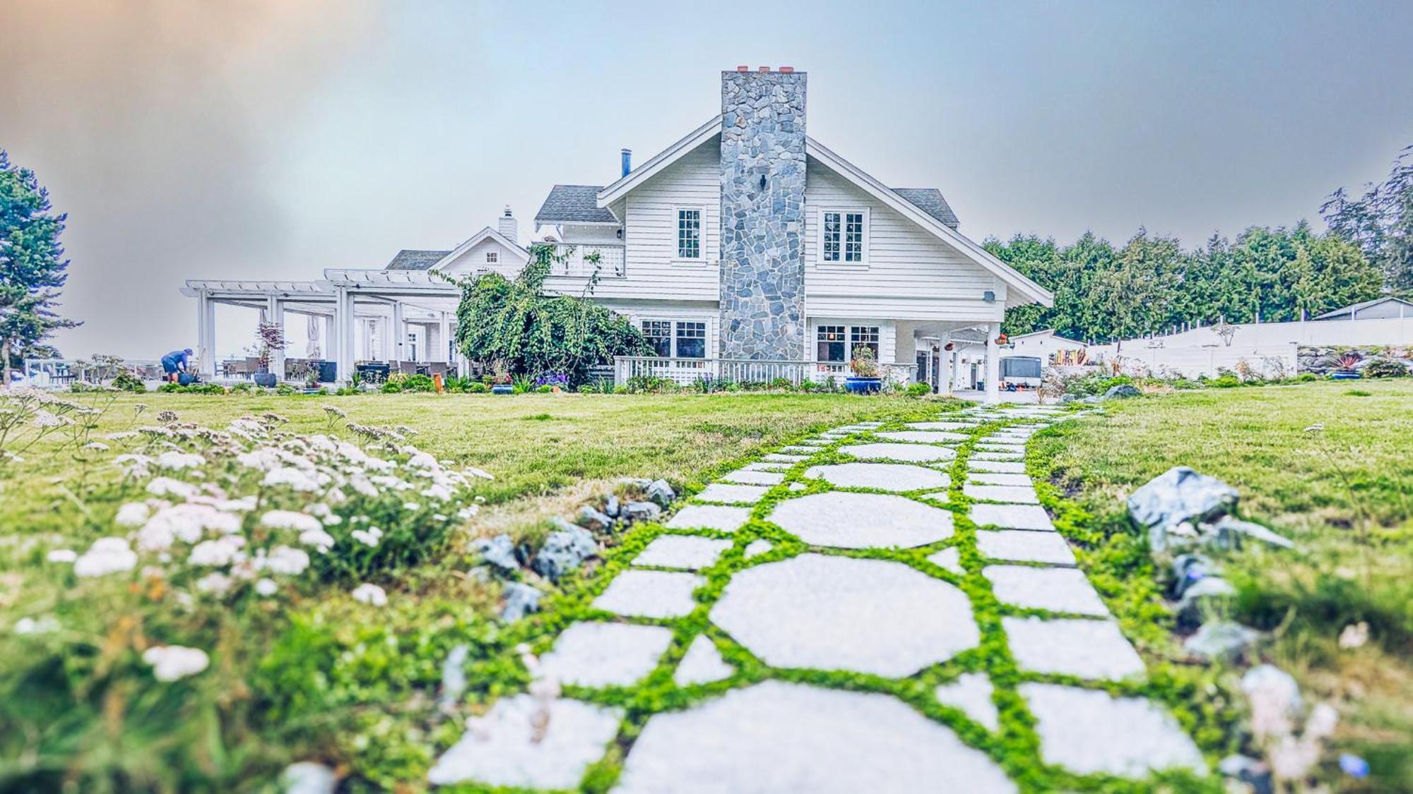 Sooke Harbour House Hotel Exterior foto
